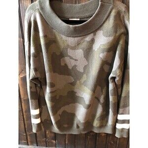 Camo print sweater Sz M